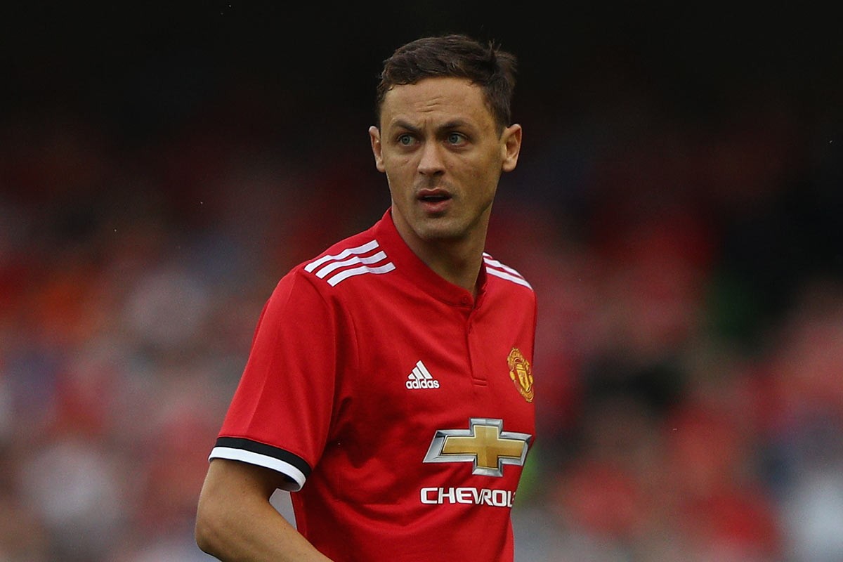 凭借他的两 凭借他的两